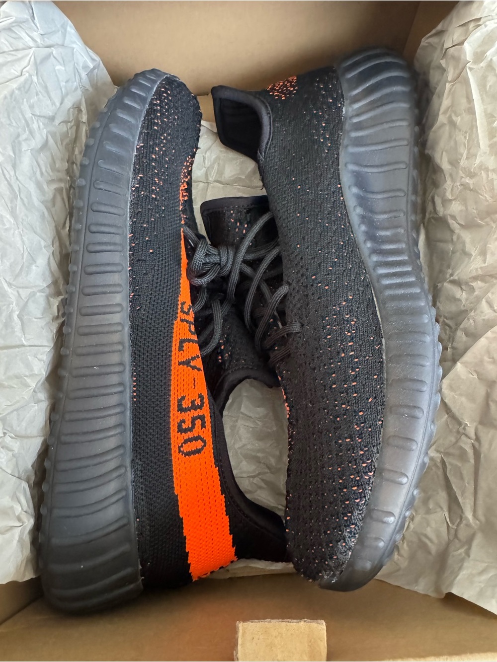 Men’s adidas Yeezy Boost 350 V2 'Carbon Beluga'